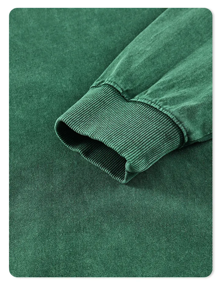 Effen T-shirt met geribde mouwen voor heren. Comfortabel en stijlvol, ideaal voor dagelijks gebruik. Een essentieel kledingstuk voor een casual en trendy uitstraling.