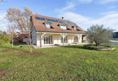 House with pool and garden 2