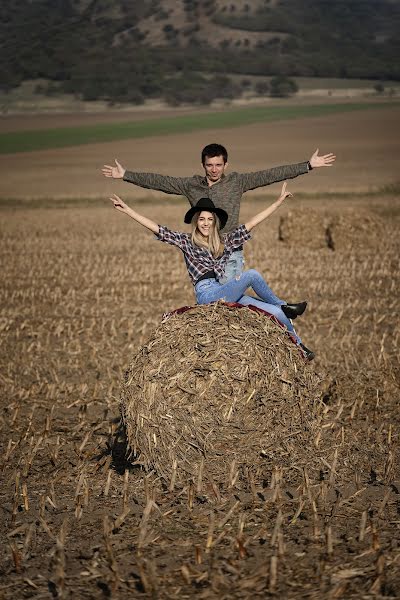 Fotógrafo de casamento Dan Galia (galia). Foto de 7 de novembro 2019