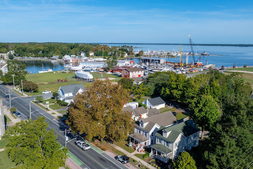 Residential area near bustling harbor in this luxury apartment / penthouse for sale in Cambridge ($235,000)
