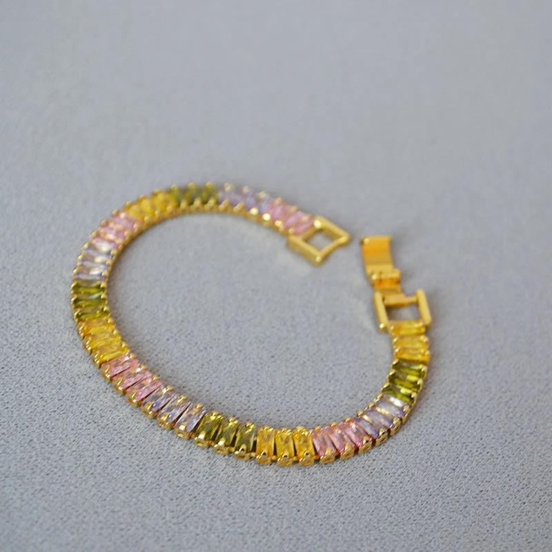 Speciaal design messing vergulde gradient rechthoekige kleur zirkonia horloge-knop armband voor een chique uitstraling.