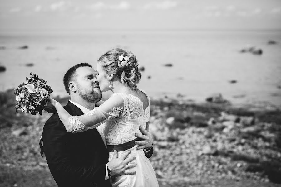 Wedding photographer Evgeniy Romanov (pomahob). Photo of 27 October 2016