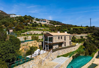 Villa avec jardin et terrasse 1