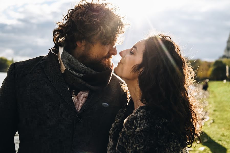 Fotógrafo de casamento Lena Vanichkina (inoursky). Foto de 19 de novembro 2016