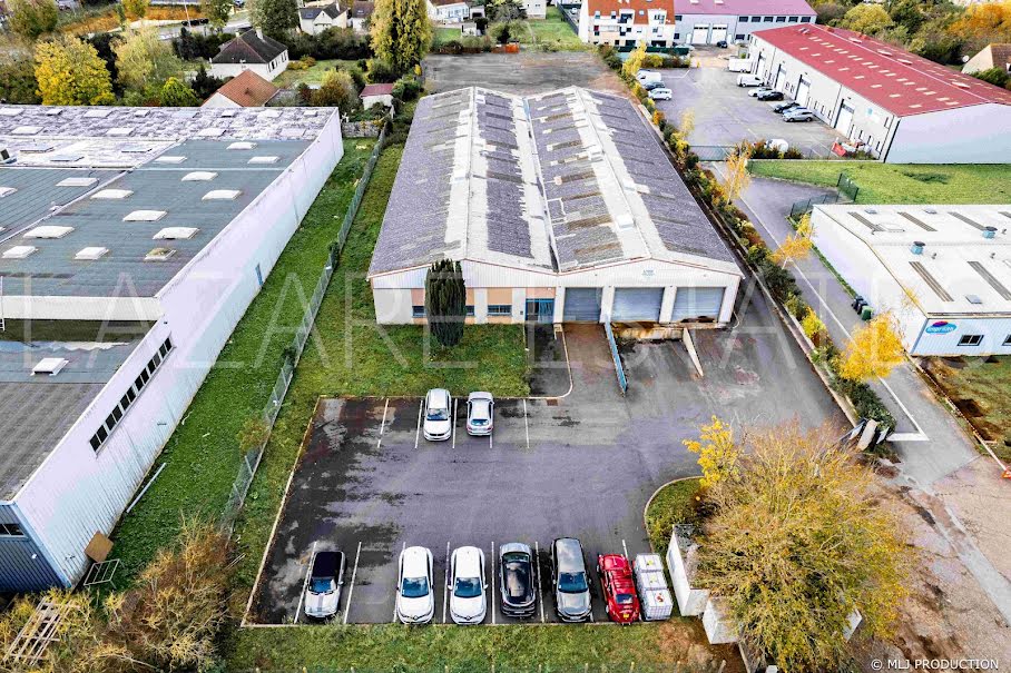 Vente locaux professionnels  1416 m² à Pringy (77310), 1 200 000 €