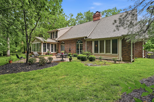 Brick house with garden and patio - Property purchase in St. Louis, 3 bedrooms