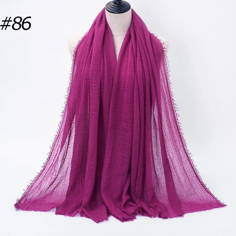 Écharpe châle longue froissée unie pour femme avec franges, style Malaisie. Élégance et confort pour un look tendance et chaud, parfait en toutes saisons.