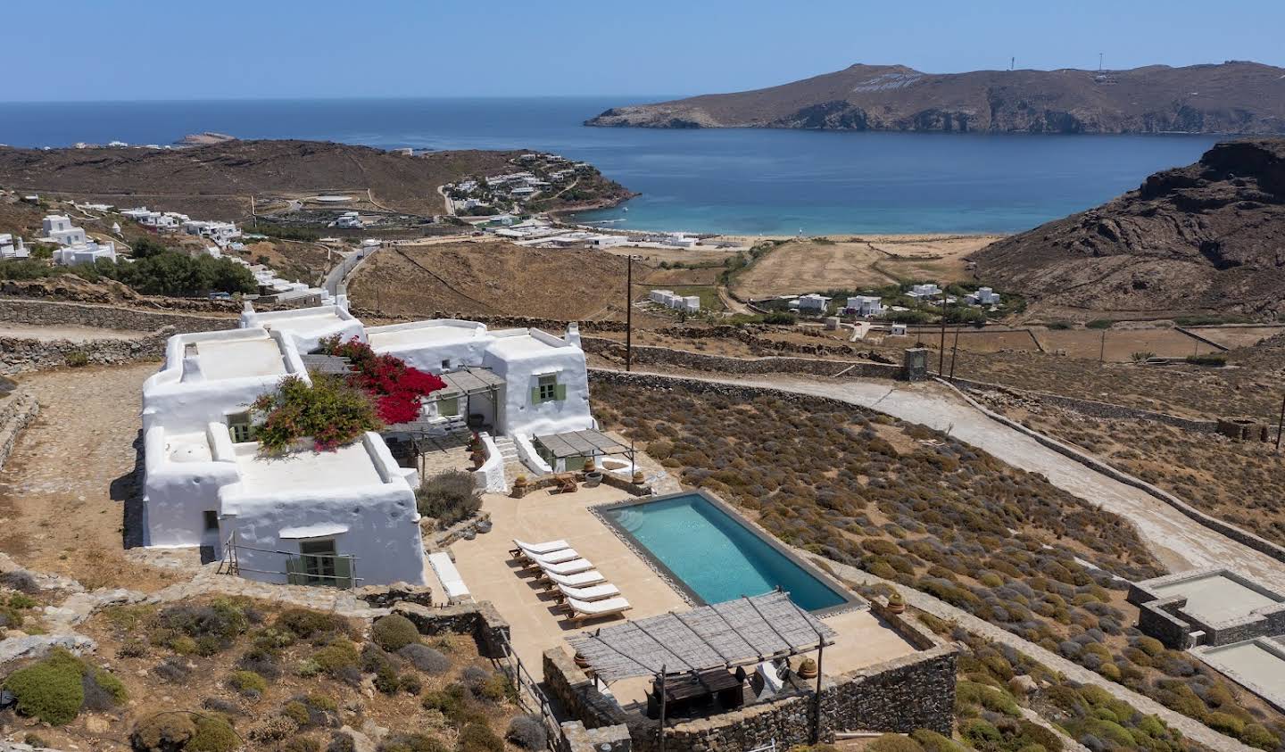 Villa with pool Mikonos