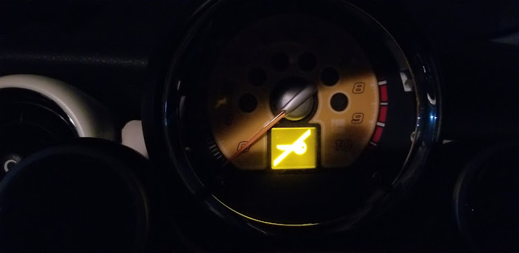 ミニクーパーSのミニクーパーS・エンジンかからない・MINI・エンジンチェックランプ・R56 MINIに関するカスタム事例の投稿画像1枚目