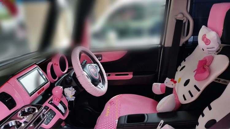 Nボックスカスタムのキティラー・ピンクに関するカスタム事例の投稿画像1枚目