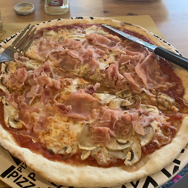 Gluten-Free Pizza at La Pizza Magica