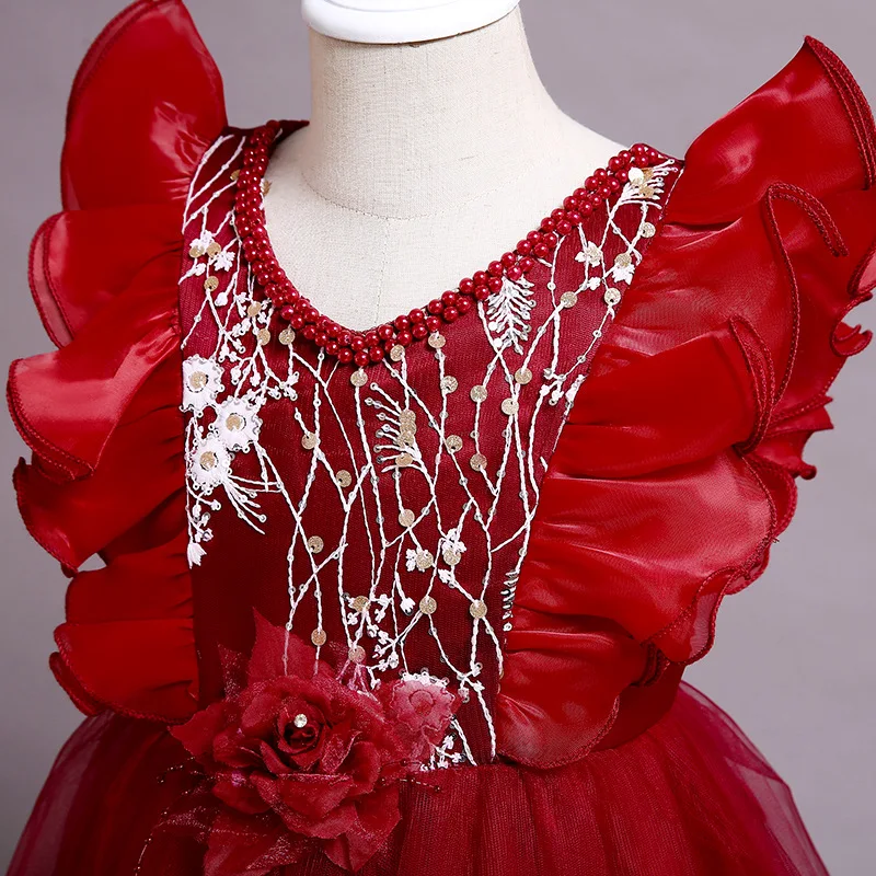 Robe de princesse brodée de petites fleurs pour filles. Élégante, confortable et idéale pour les fêtes et les occasions spéciales.