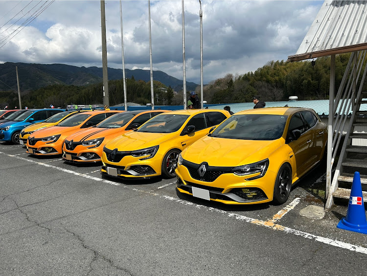 メガーヌ ハッチバックのメガーヌR.S.トロフィー・メガーヌRS・ルノースポール・フレンチ・フレンチ友の会・ルノー好きな人と繋がりたいに関するカスタム事例の投稿画像1枚目