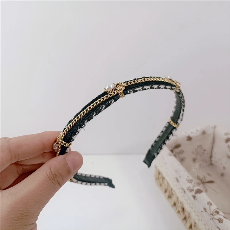 French Maiden parelketting haarband. Een elegante haaraccessoire voor bruiloften en feesten. Voegt een vleugje verfijning toe aan je look.
