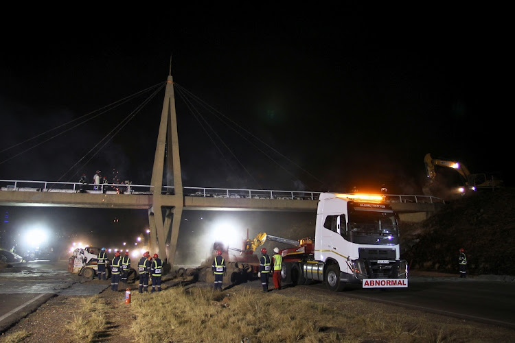 The demolition of Bridge 2348 on the N14 in Pretoria started on Saturday night about 18:00 and finished Sunday morning about 07:00. The bridge was between the Eeufees Interchange and the Swartkoppies Interchange. It was built in 1965 and carried two water pipes which belong to the City of Tshwane. The water pipes and bridge were decommissioned.