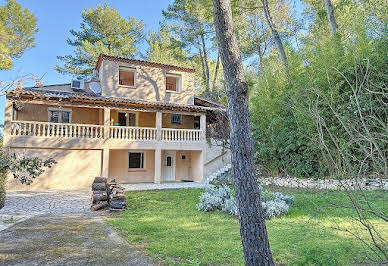 Maison avec piscine et terrasse 9