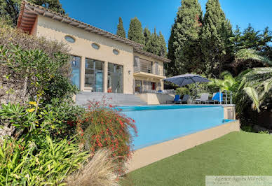 Villa avec piscine et terrasse 8