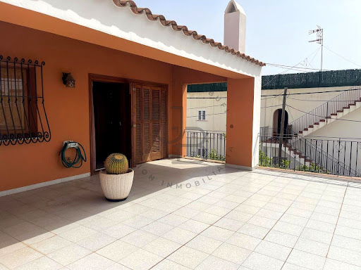 Villa avec piscine et terrasse 2