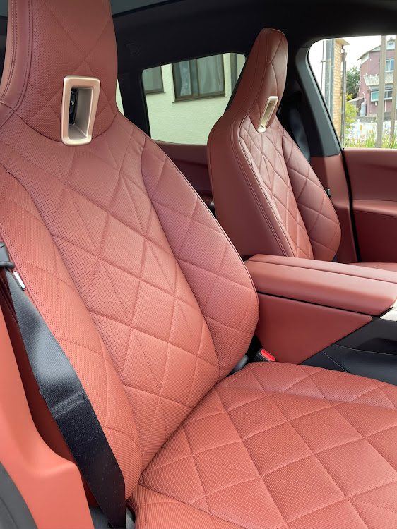 まつさんが投稿したBMW・電気自動車・あついですね〰️に関するカスタム事例の投稿画像4枚目
