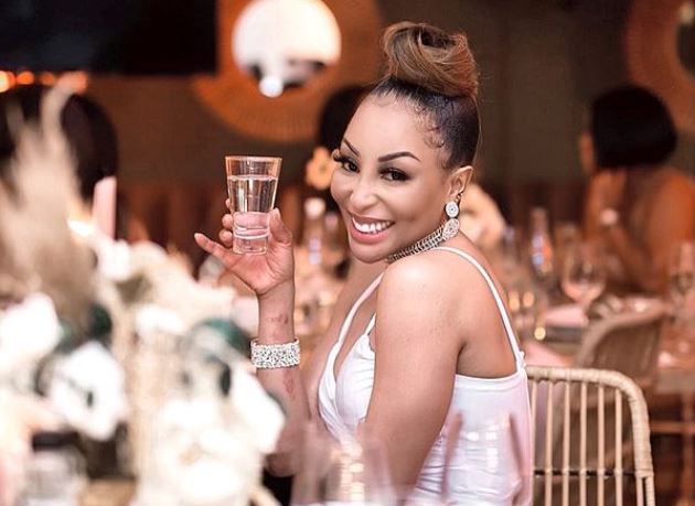 Actress Khanyi Mbau left tweeps split in opinions with her version of making lemonade.