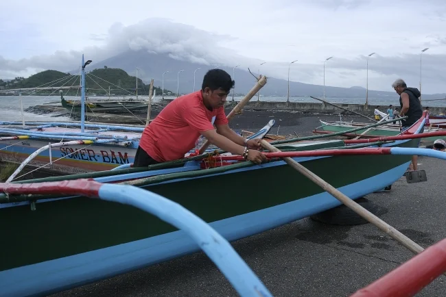 Evakuacija na Filipinima pred naletom tajfuna Man-ji