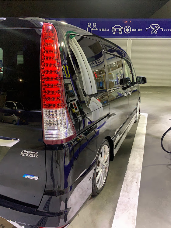 セレナの寒い・洗車・ガソスタは盛れるに関するカスタム事例の投稿画像3枚目