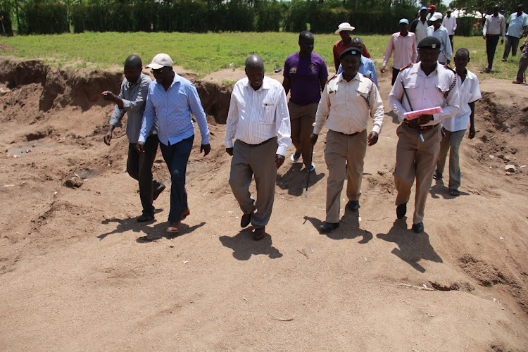 Security officers, DCC Aaron Koross, chief Damianus Osano and residents when they conducted assessment at Kobuya sand harvesting areas in Karachuonyo on September 1, 2022