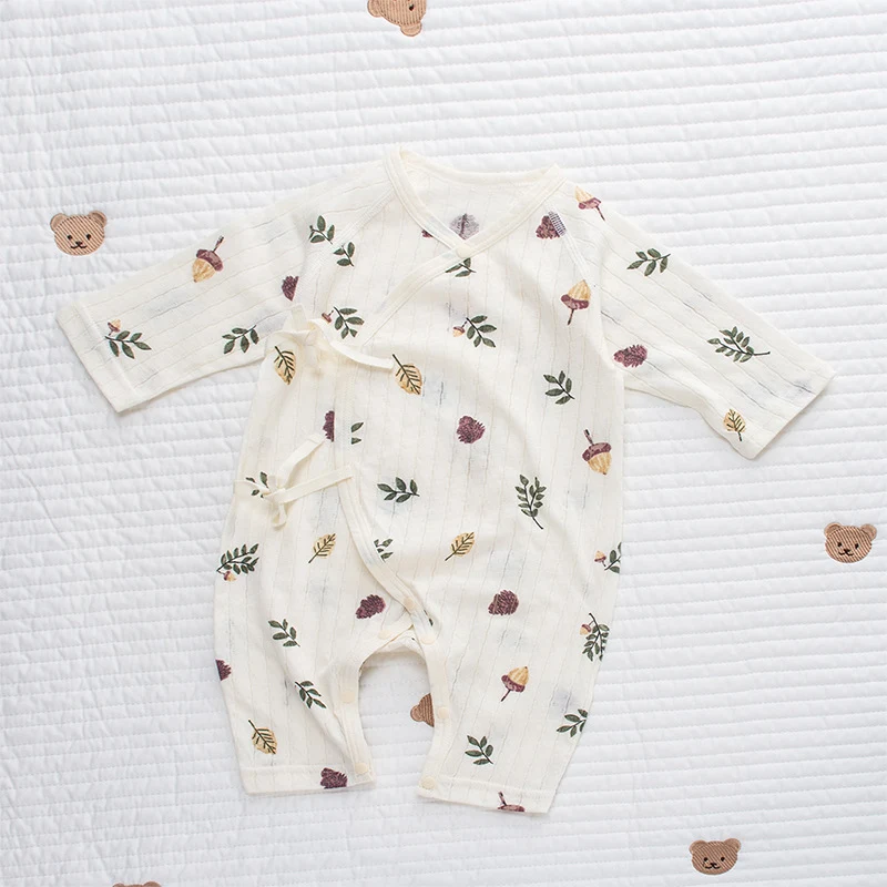 Baby katoenen jumpsuit met veters Comfortabele en stijlvolle kleding voor pasgeborenen Ademend kantontwerp Perfect voor dagelijks gebruik en speciale gelegenheden