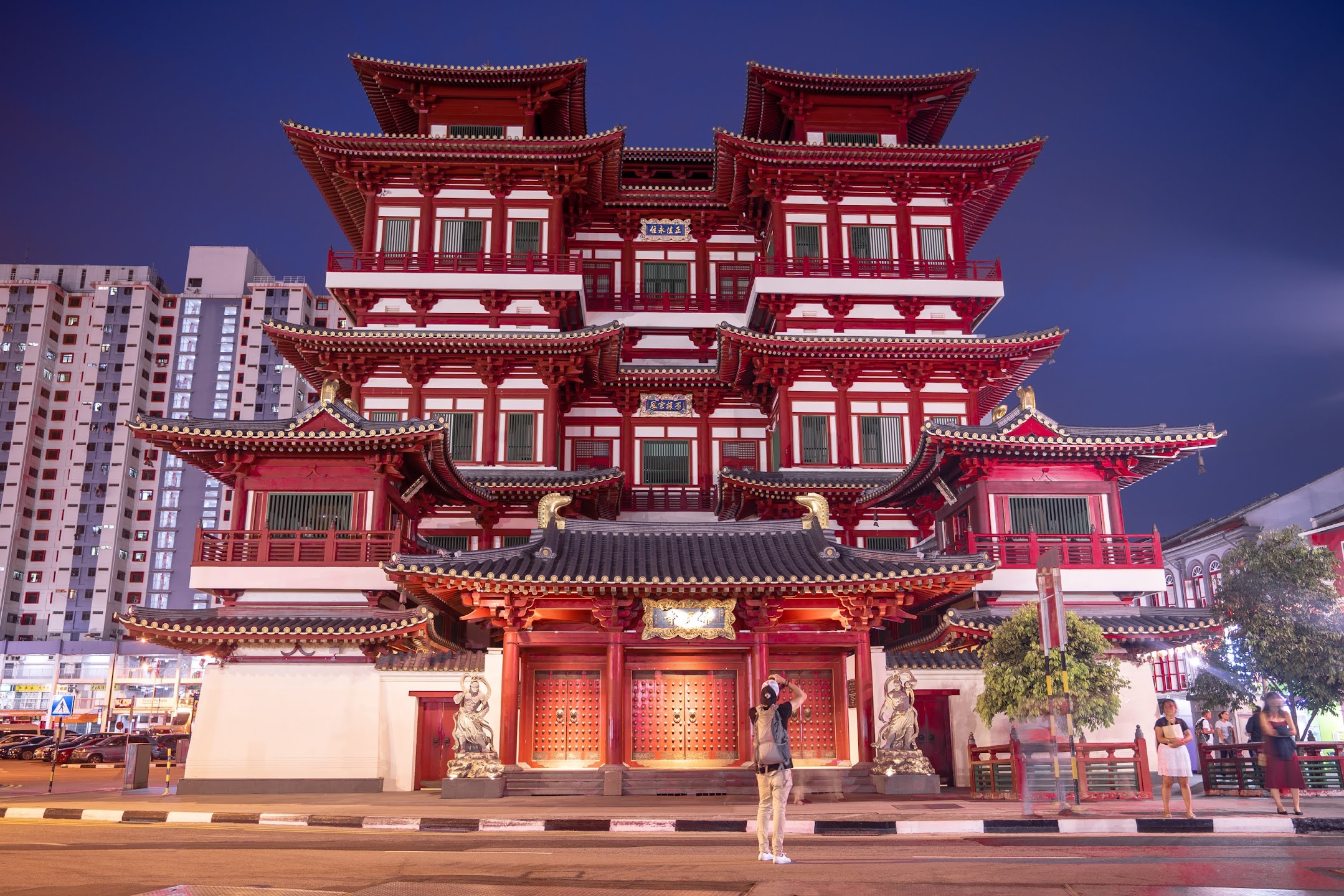 シンガポール チャイナタウン 新加坡佛牙寺龍牙院 (Buddha Tooth Relic Temple and MuseumBuddha Tooth Relic Temple and Museum) 夜1