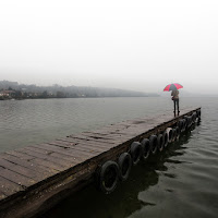 pioggia e nebbia al lago di 