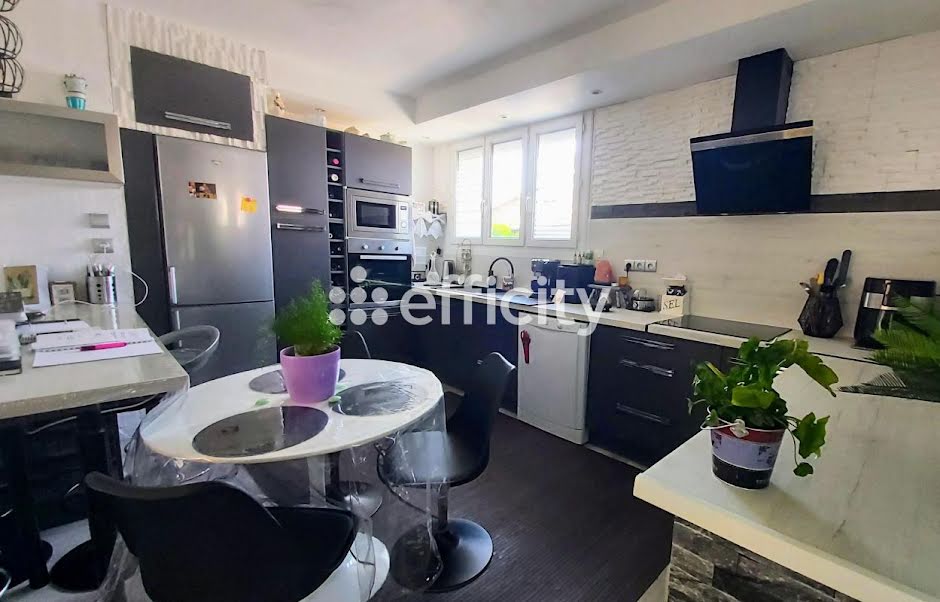 Vente maison 4 pièces 82 m² à Romans-sur-isere (26100), 270 000 €