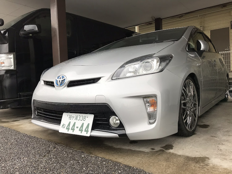 プリウスのzvw30・ナンバープレート・タイラップ仕様・いい感じに関するカスタム事例の投稿画像2枚目