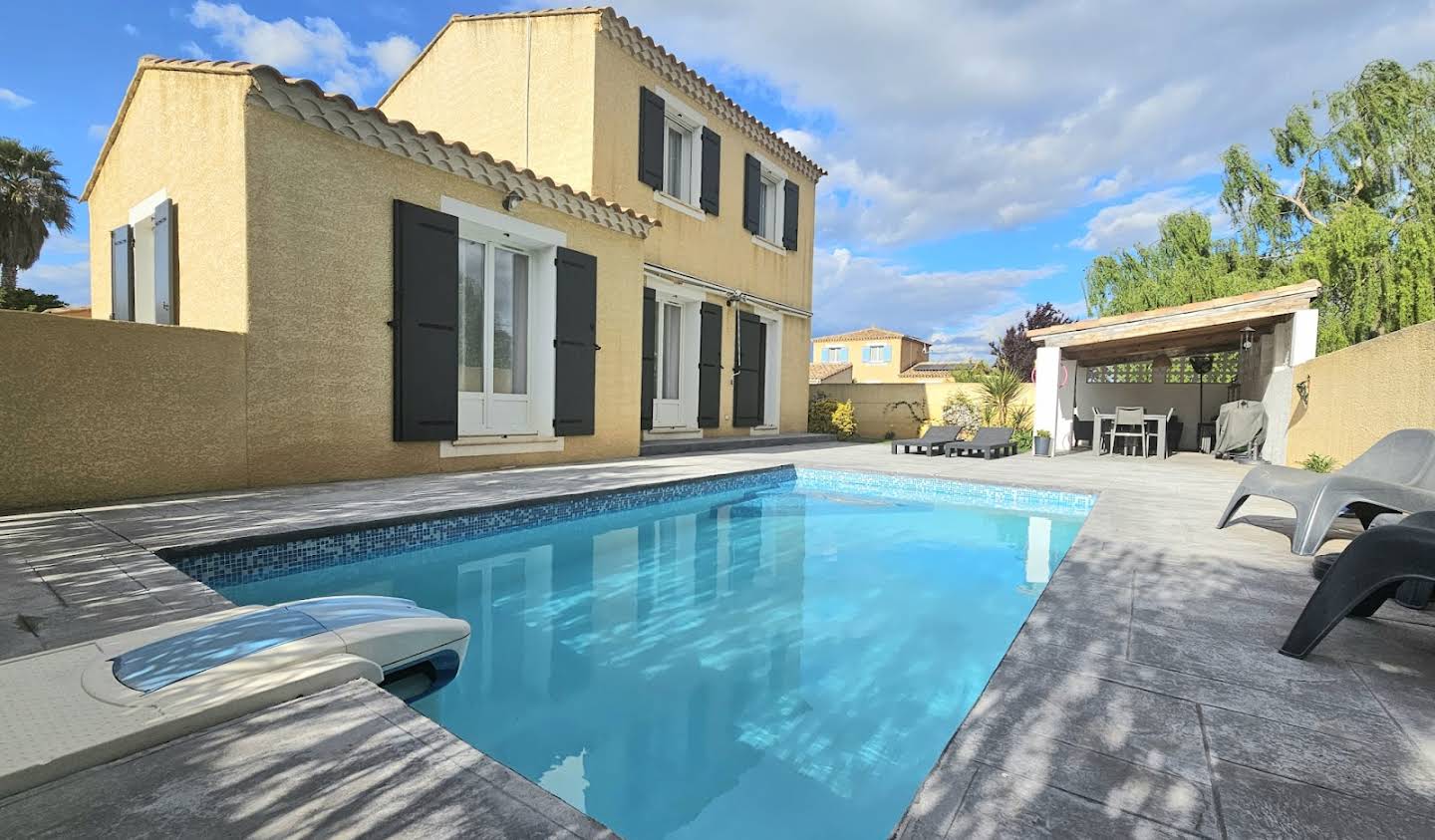 Villa with pool and terrace Saint-Laurent-d'Aigouze