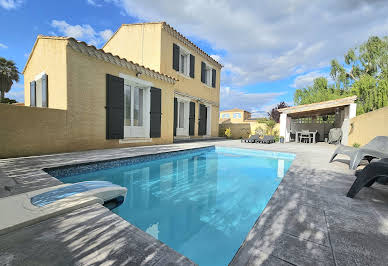 Villa avec piscine et terrasse 13