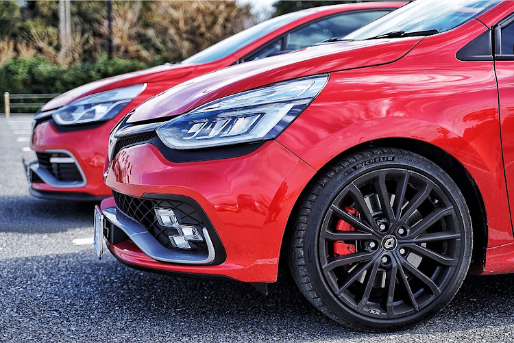 ルーテシアのルーテシアR.S.・ルージュフラム・AMG・A45・大黒PAに関するカスタム事例の投稿画像2枚目