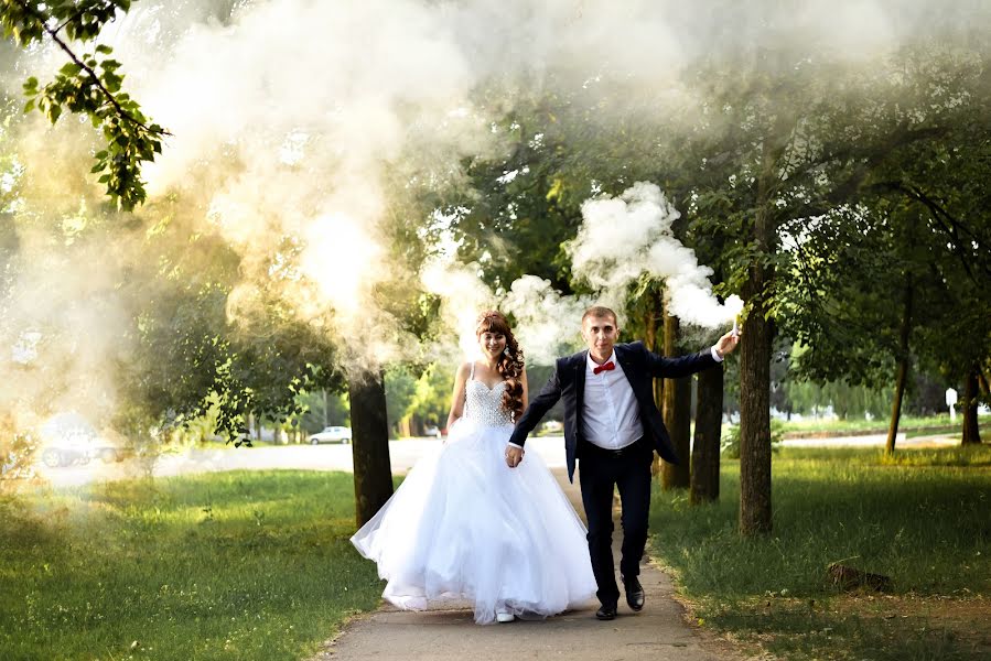 Fotógrafo de casamento Natalya Astashevich (astashevichnata). Foto de 5 de abril 2020