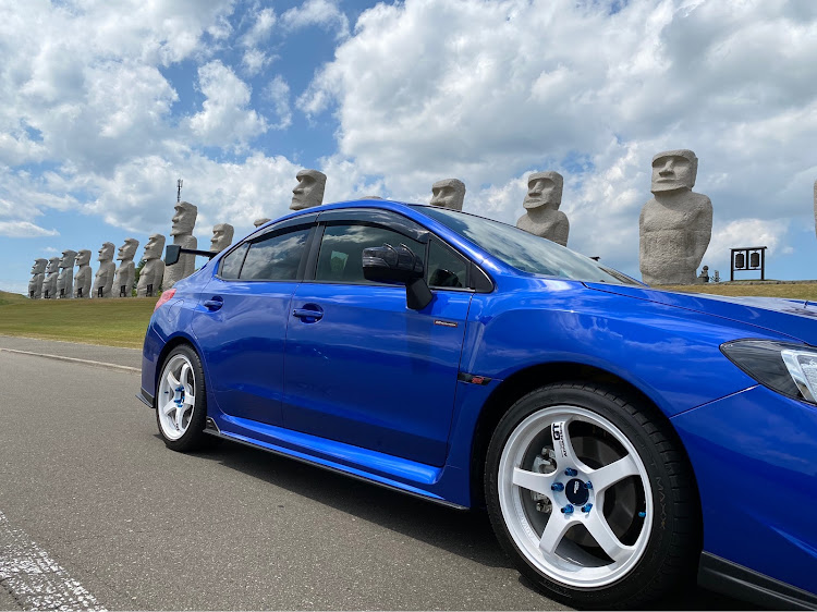 WRX S4の北海道・電動キックボード・目視は忘れずに・モアイ像に関するカスタム事例の投稿画像6枚目