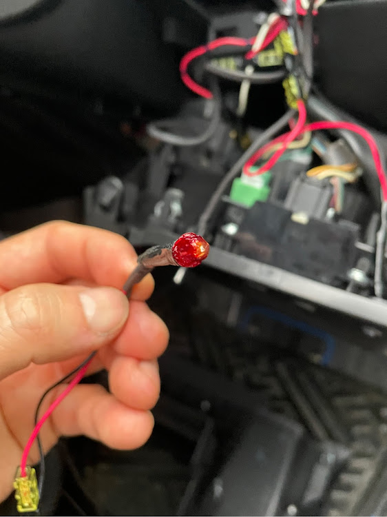 ノートのノート e-POWER・LED・無計画DIY・点滅LEDに関するカスタム事例の投稿画像2枚目