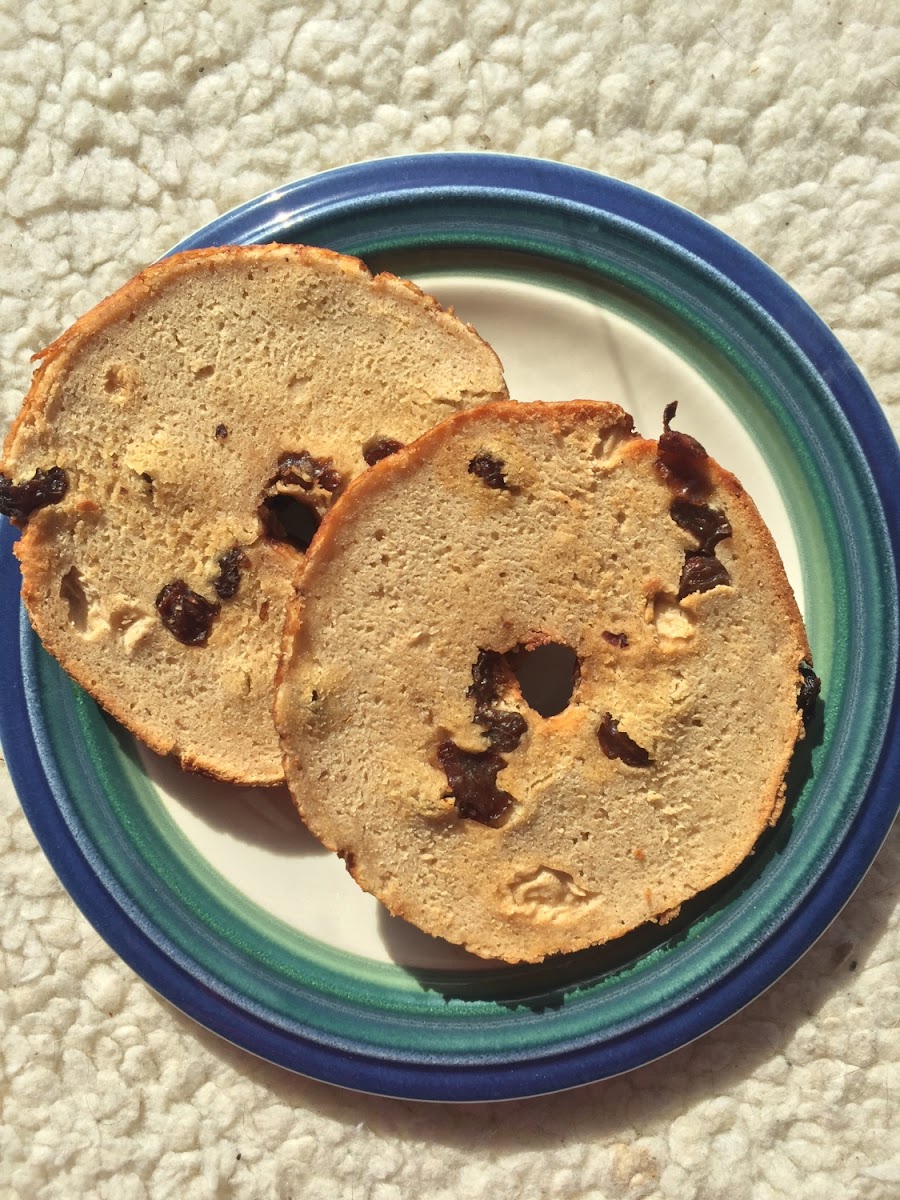 Cinnamon raisin bagel