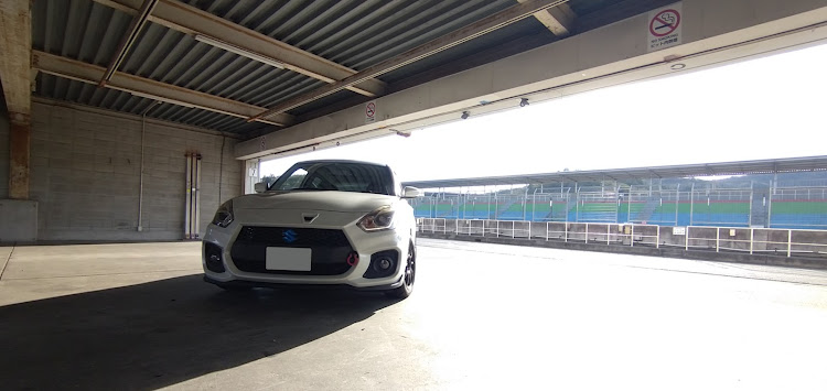 スイフトスポーツの岡山国際サーキット・走行会・シバタイヤTW280に関するカスタム事例の投稿画像1枚目