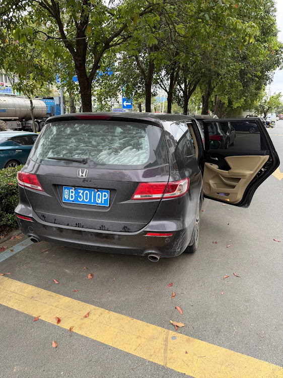 Marcy2022さんが投稿した中国で見た日本車・既に帰国・黄砂がすごいに関するカスタム事例の投稿画像4枚目