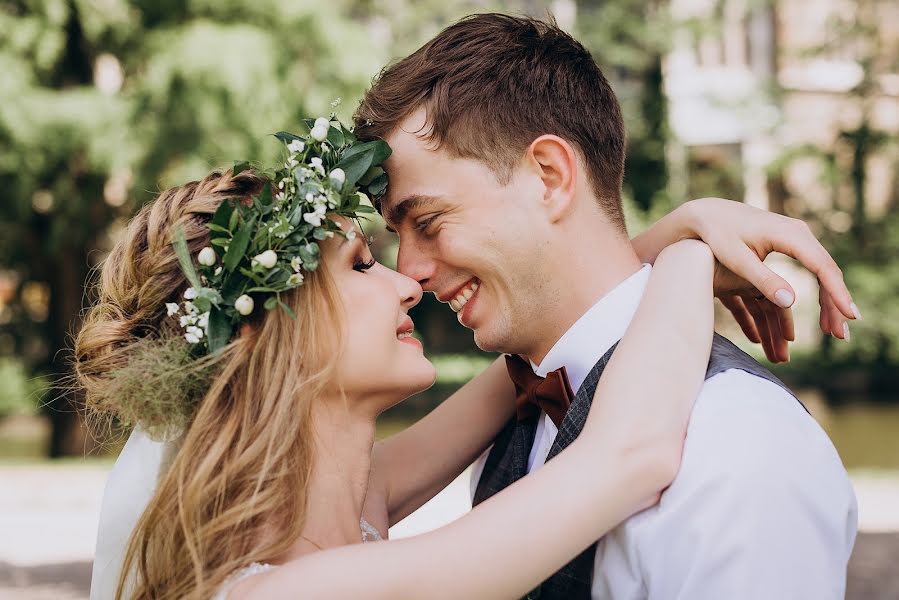 Fotógrafo de casamento Antonina Meshkova (theperfect). Foto de 20 de junho 2019