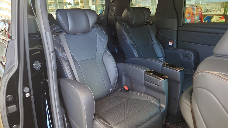 ポワっちⅡさんが投稿した新型アルベル・展示車拝見に関するカスタム事例の投稿画像4枚目