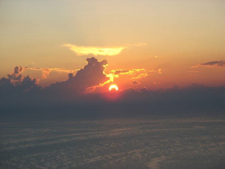 Il cielo di Salina all'alba di Taurus