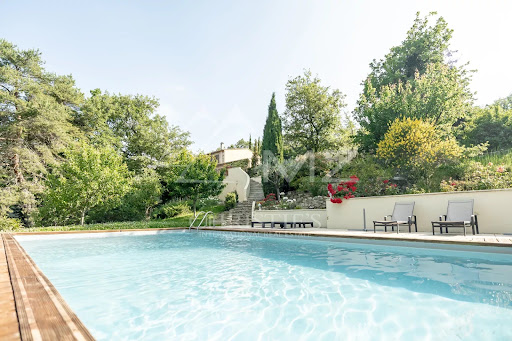Villa with pool 1