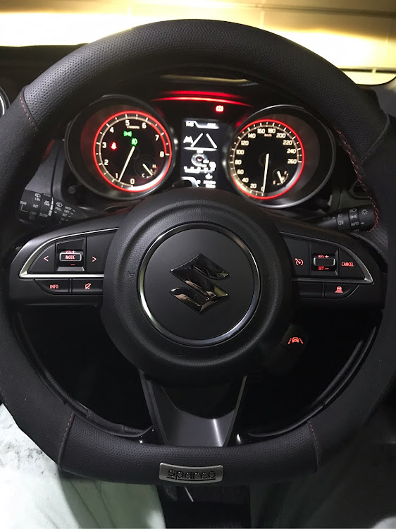 スイフトスポーツのzc33s・マフラー・ハンドルカバー・スイスポ・スイフトスポーツに関するカスタム事例の投稿画像1枚目