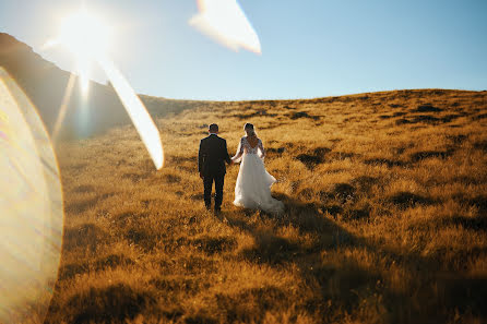 Fotógrafo de casamento Loredana Bratila (fearlessweddings). Foto de 2 de março 2022