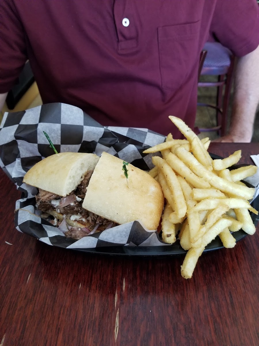 Regular lamb sandwich with fries