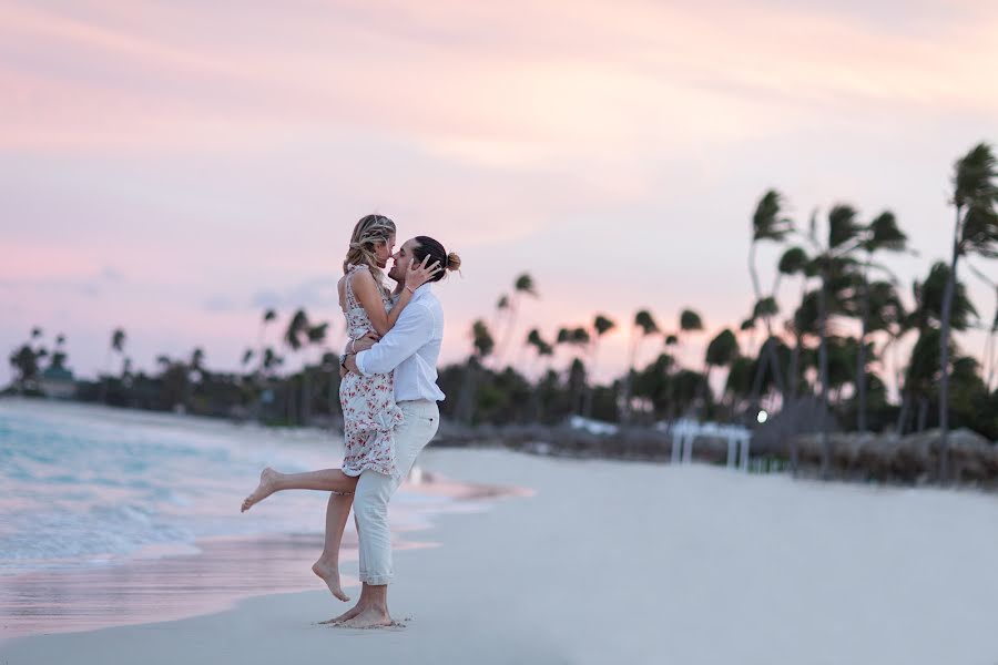 Fotografer pernikahan Konstantin Silaev (puntacanawedding). Foto tanggal 10 Maret 2021