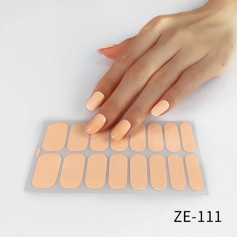 Wodoodporne naklejki na paznokcie w jednolitym kolorze. Łatwa aplikacja, trwałość i ochrona przed wodą dla idealnego manicure.